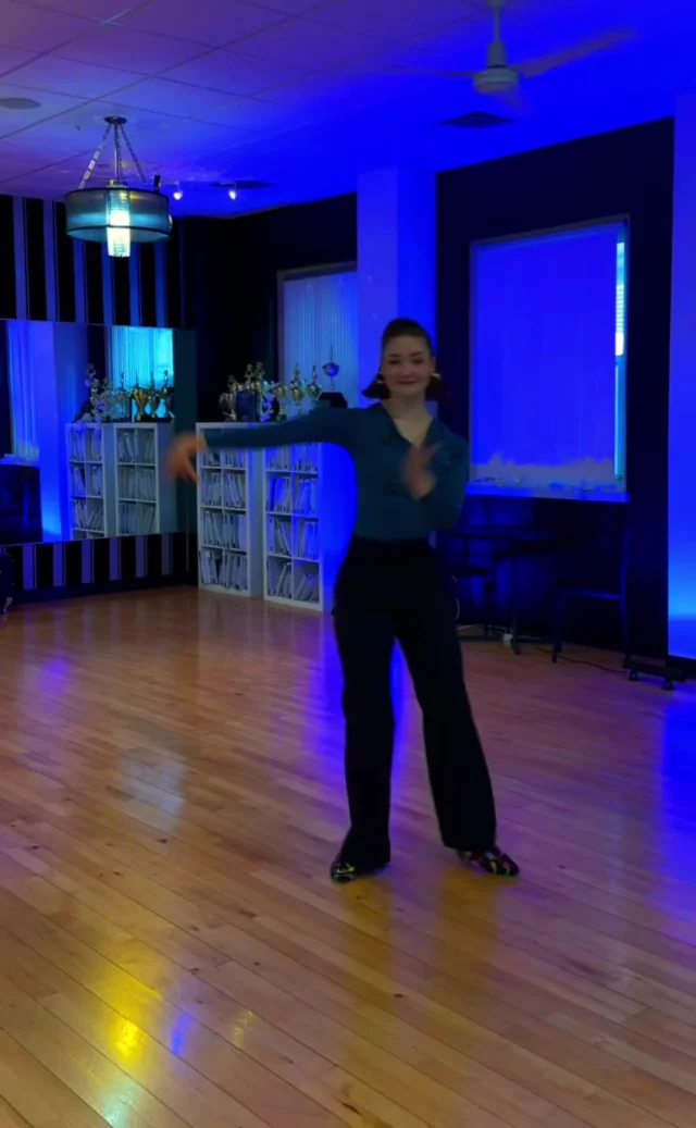 Moving your hips is natural and finding a rhythm and fluid sway in your everyday life is as easy as walking and dancing.Whether you are walking to get your morning coffee or swaying while you cook dinner, those small movements build the foundation for smooth, confident dancing.Over time, this natural hip motion improves your balance, timing and partner connection. Key elements in dances like salsa, rumba, cha-cha, and other Latin and ballroom dance styles.Try this at your next Arthur Murray lesson and see the difference on the dance floor!#ArthurMurray #ArthurMurrayLifestyle #protip #ballroomdance #hipsdontlie