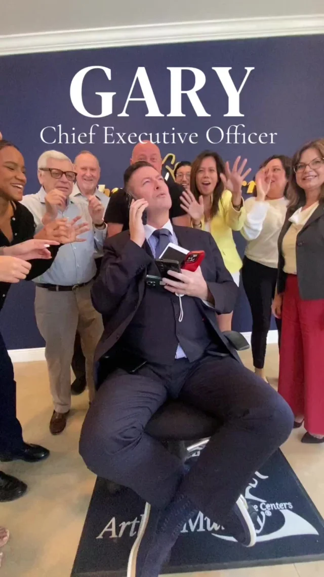 Happy National Employee Appreciation Day!Behind every great studio, there’s an incredible team working hard behind the scenes. Today we’re celebrating the dedicated people at our Corporate Office who support our studios, instructors, and students every single day.Your passion, leadership, and commitment help keep the music playing and the dance floors full. Thank you for everything you do!#ArthurMurray #ArthurmurrayLifestyle #EmployeeAppreciationDay #Teamwork #DanceFamily